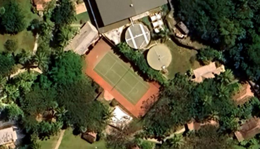Castaway Island Resort tennis court